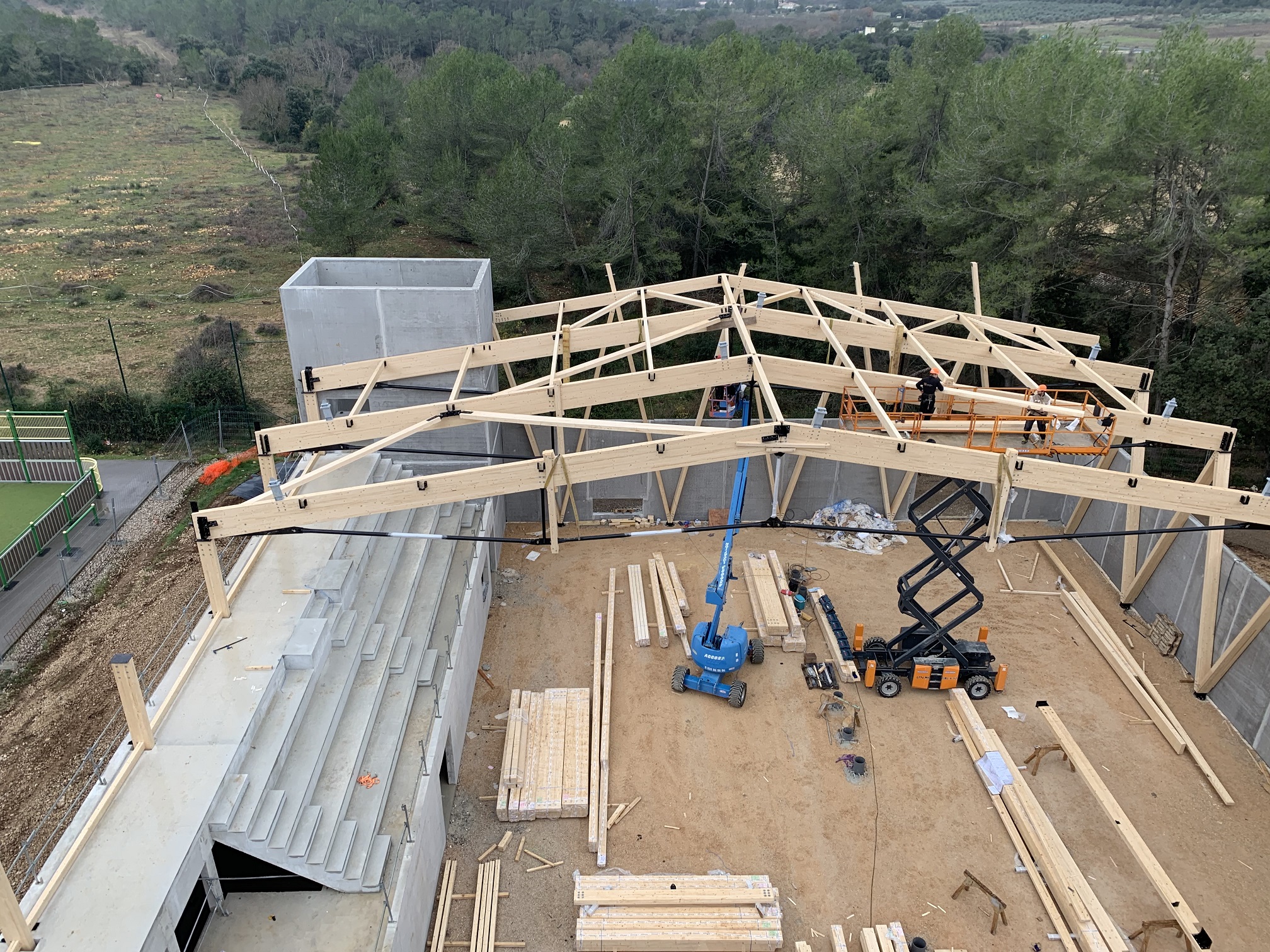 structure bois sous tendue gymnase saint gély du fesc A+